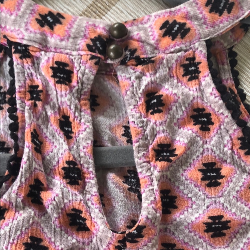 Aztec Pattern Halter Top - Picture 4 of 4